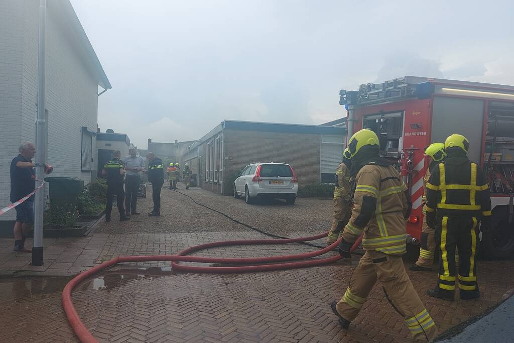 Veel rook bij brand in kantoorpand