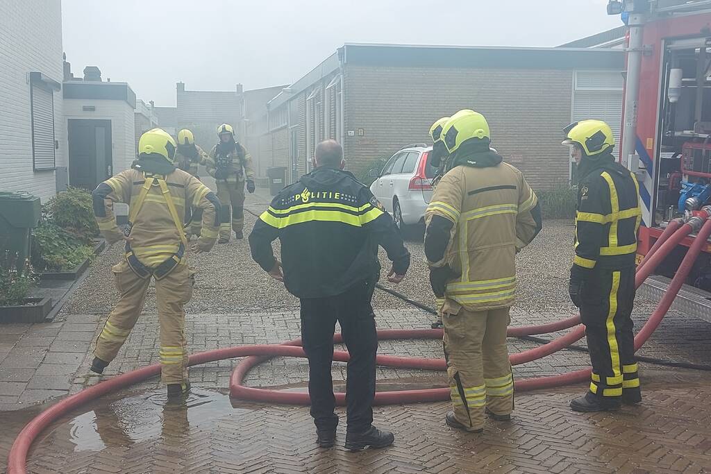 Veel rook bij brand in kantoorpand