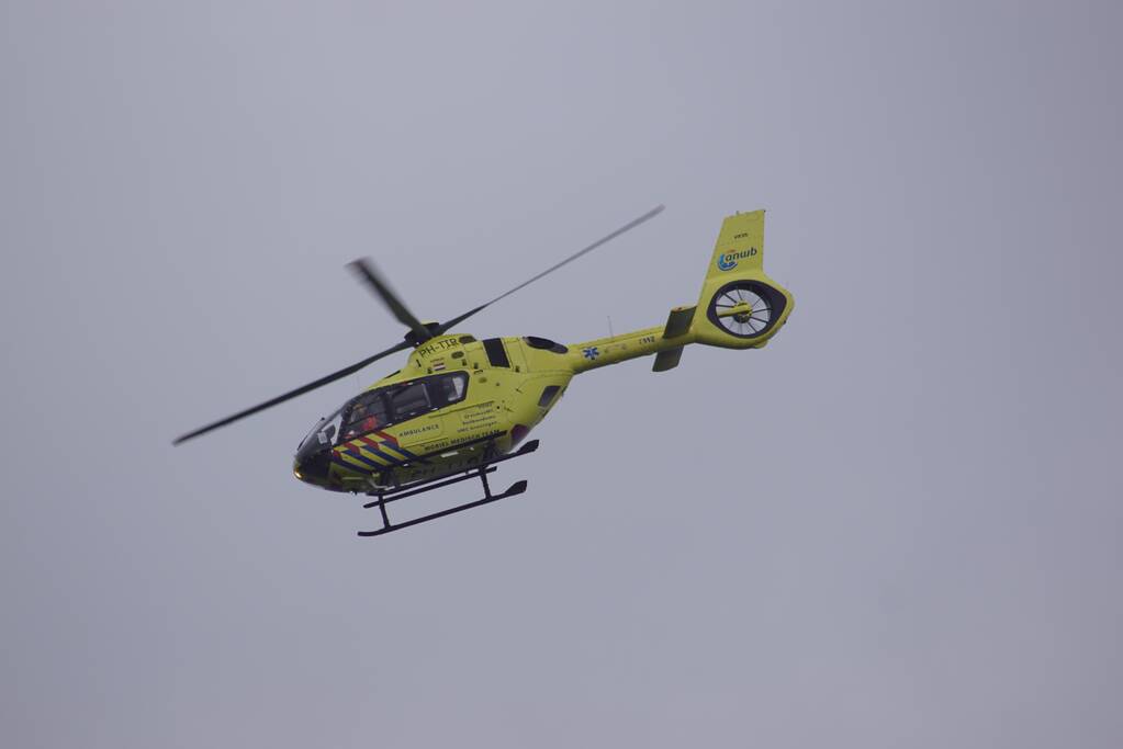 Grote zoekactie naar mogelijk persoon te water Jachthaven 't Raboes