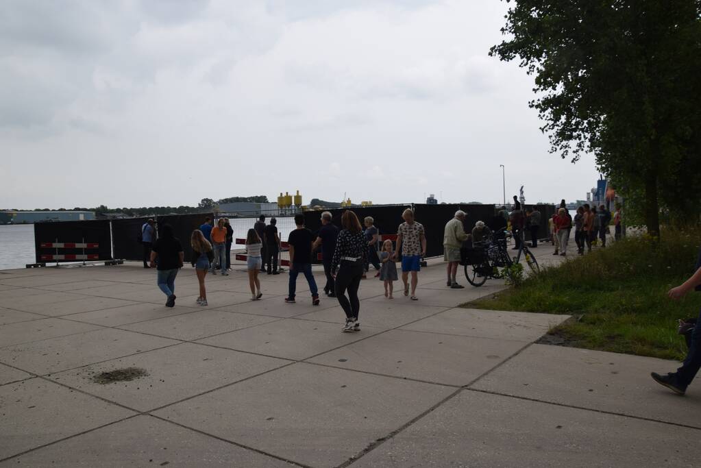 Aangetroffen dode vinvis trekt veel bekijks