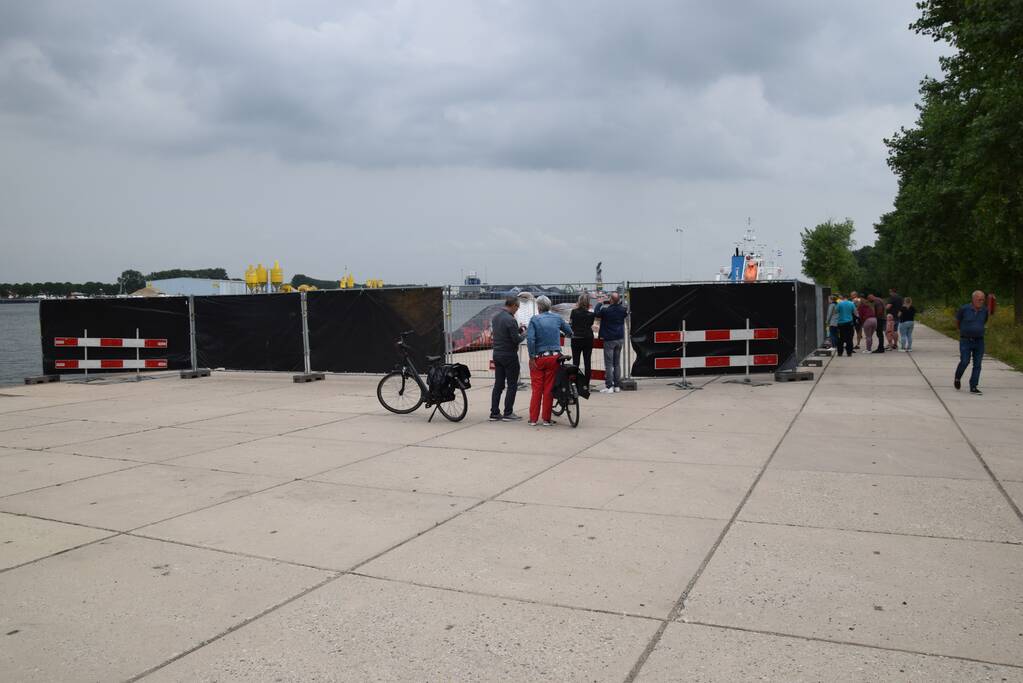 Aangetroffen dode vinvis trekt veel bekijks