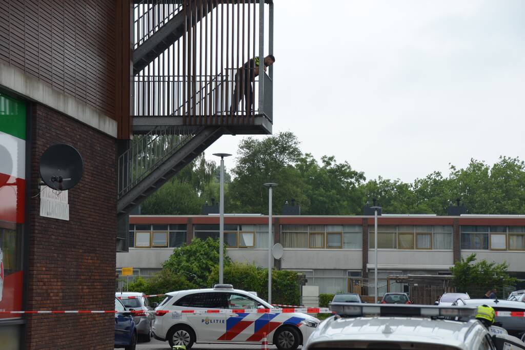 Persoon ernstig gewond na mogelijk val van hoogte