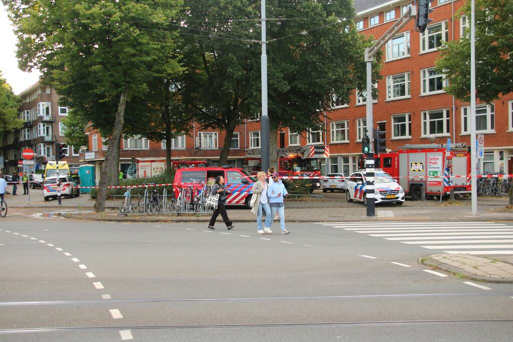 Grote brandweeropkomst door brand in woning