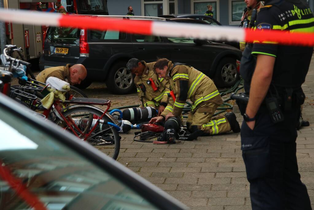 Grote brandweeropkomst door brand in woning