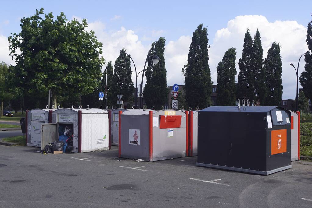 Overlastgevende containers in centrum van Vathorst worden verwijderd