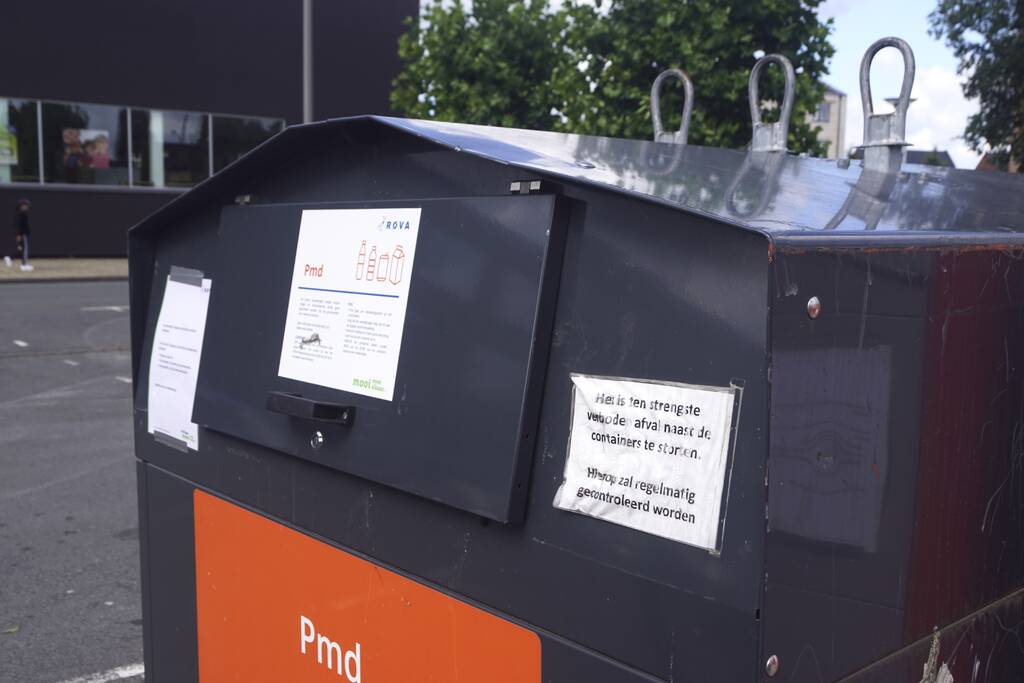 Overlastgevende containers in centrum van Vathorst worden verwijderd