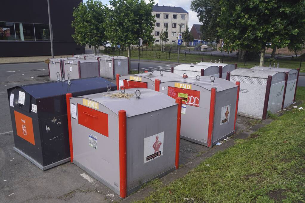 Overlastgevende containers in centrum van Vathorst worden verwijderd