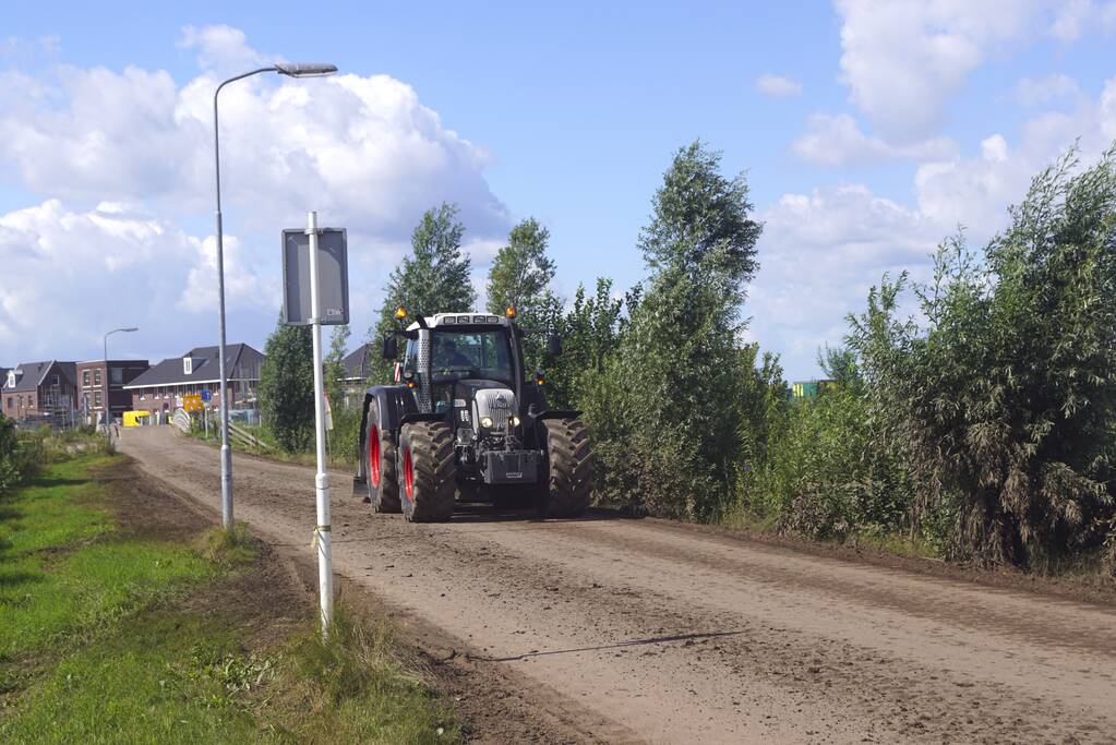 Grote hoeveelheden zand op de weg door werkzaamheden
