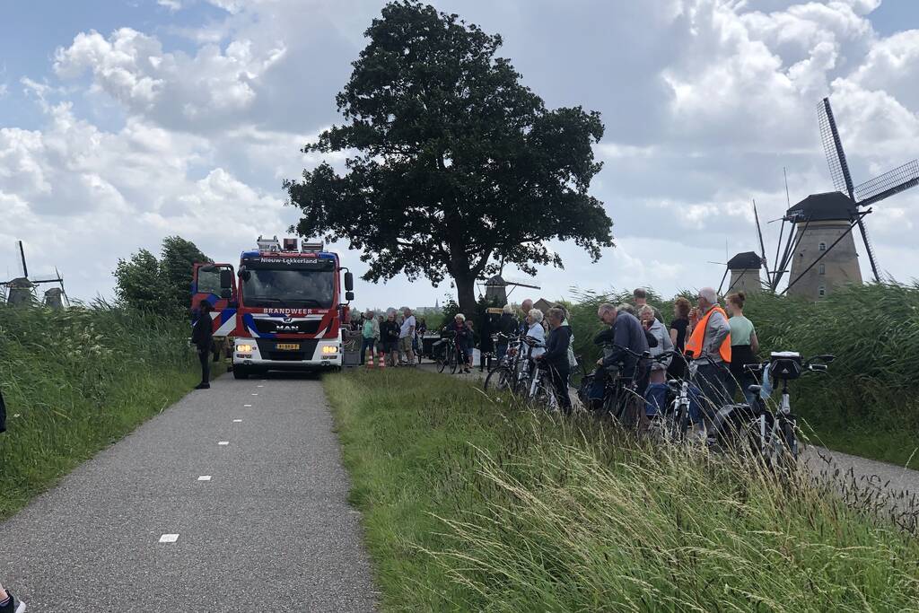 Brandweer per pont overgevaren naar molen