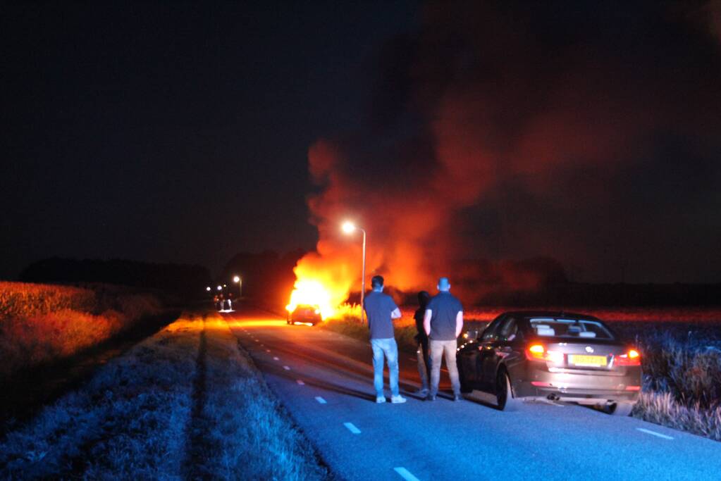 Auto verwoest door brand