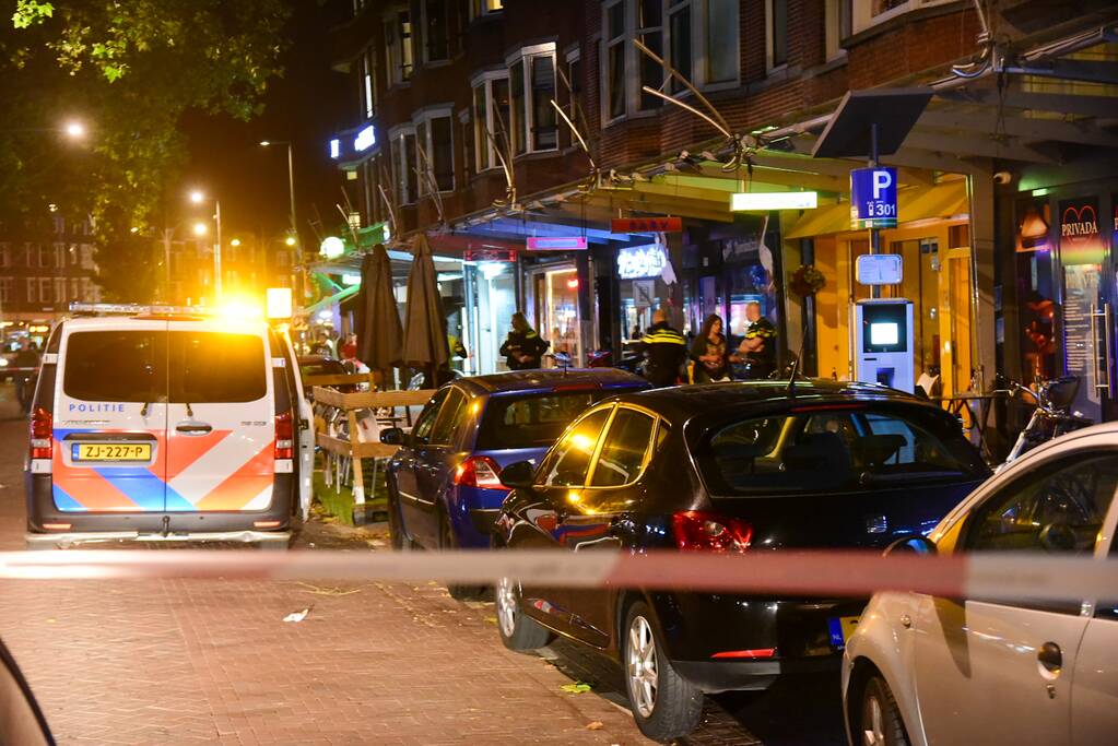 Mogelijke schietpartij op terras van café