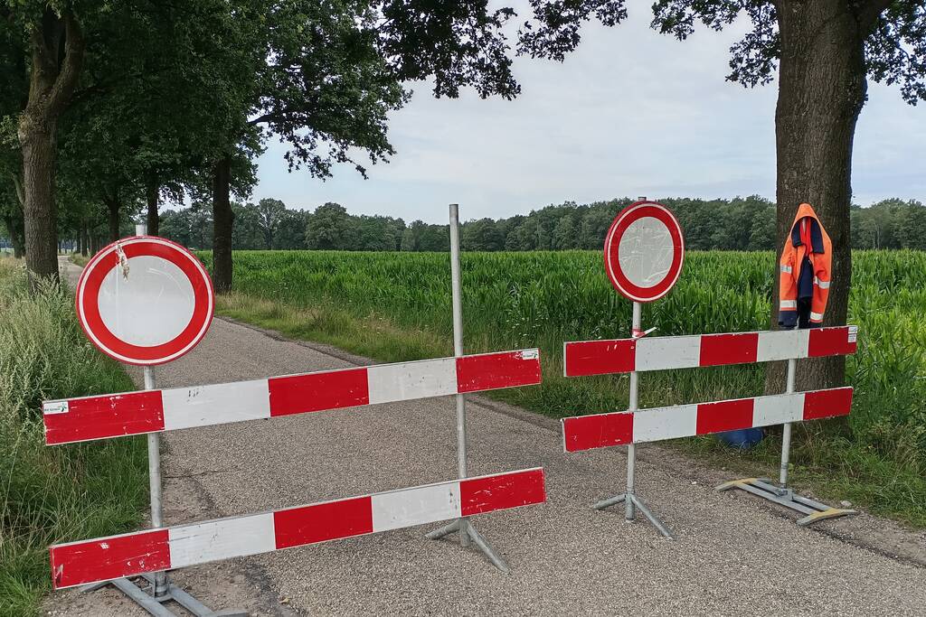 Politie doet inval in loods