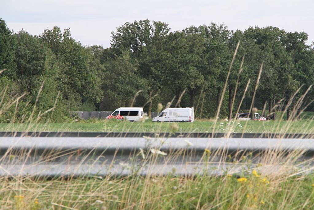 Politie doet inval in loods