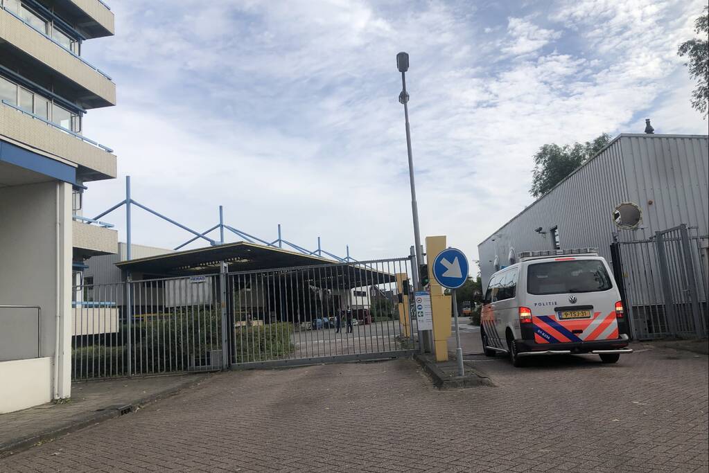 Man krijgt duizend kilo zware tafel op borst bij Fokker Aerostructures