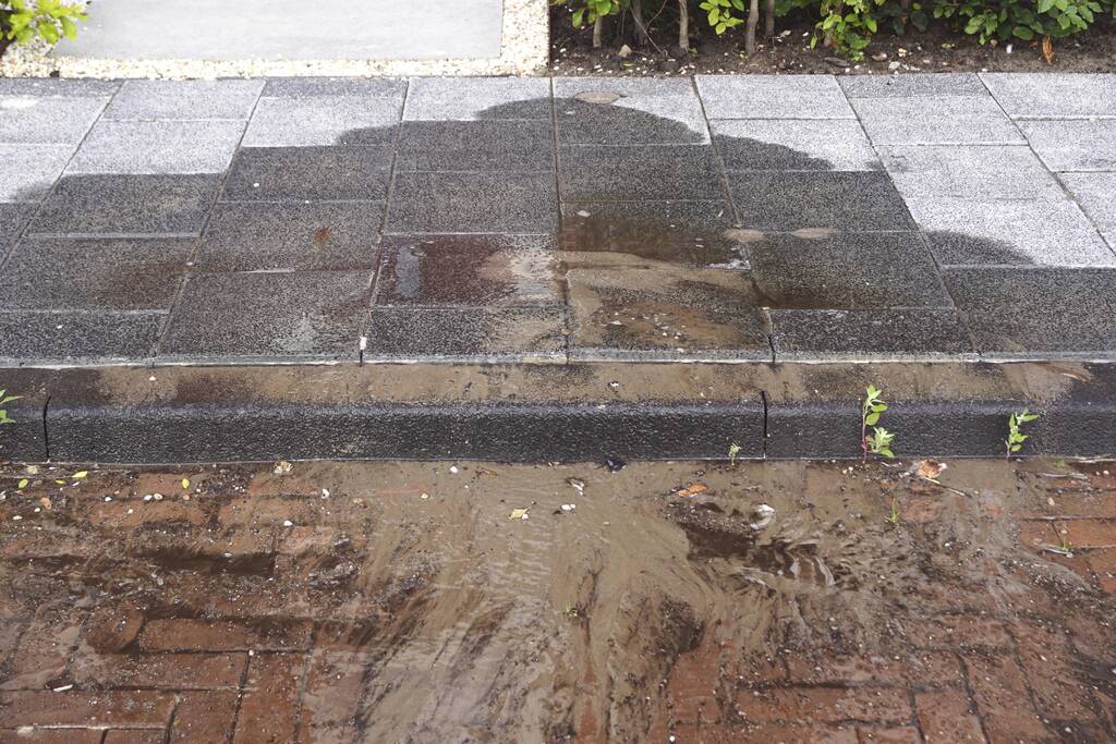 Waterleiding geraakt in Rengerswetering