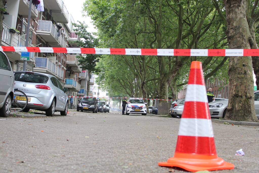Straat in Feijenoord afgesloten na melding van schietpartij