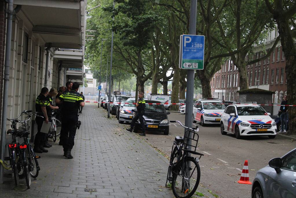 Straat in Feijenoord afgesloten na melding van schietpartij