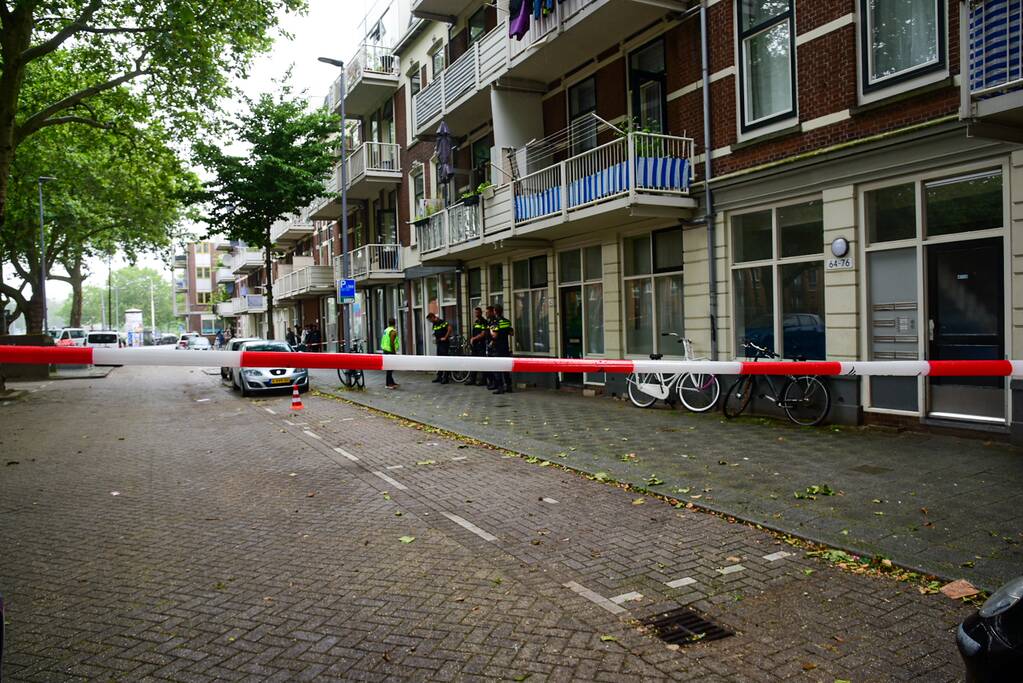 Straat in Feijenoord afgesloten na melding van schietpartij