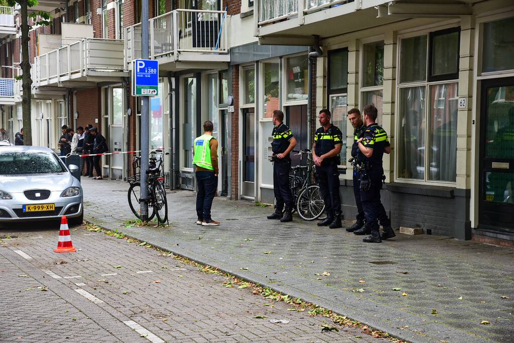 Straat in Feijenoord afgesloten na melding van schietpartij