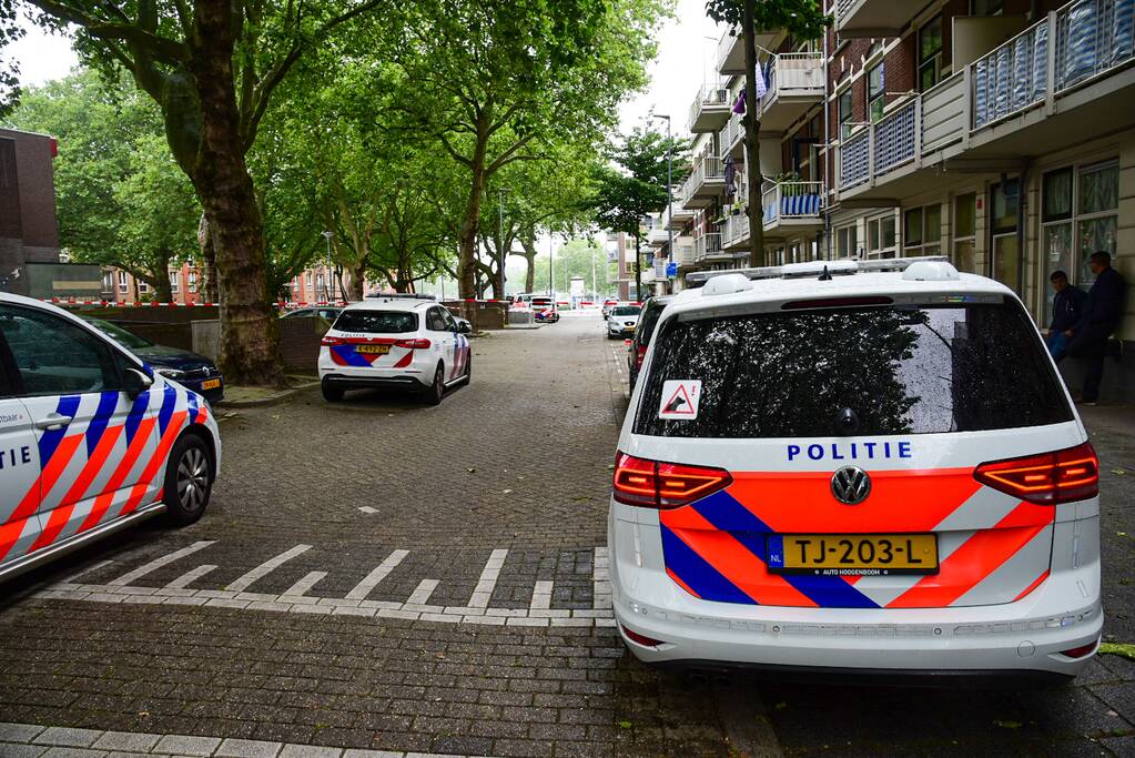 Straat in Feijenoord afgesloten na melding van schietpartij
