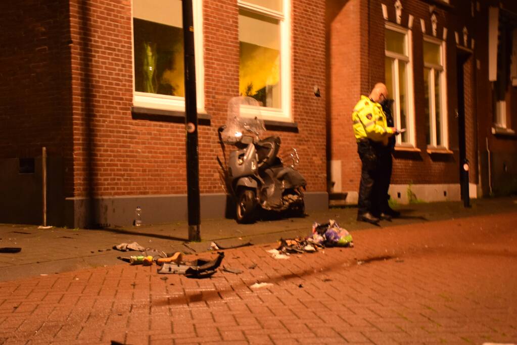 Automobilist rijdt scooter aan en vlucht