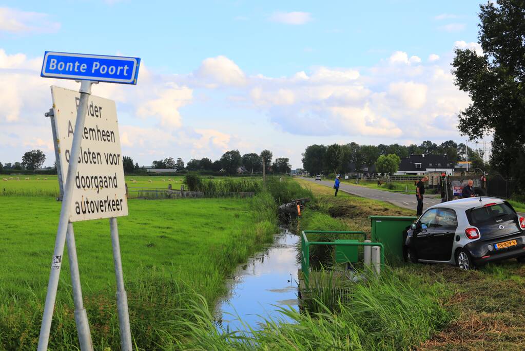 Tocht met oldtimer eindigt in sloot