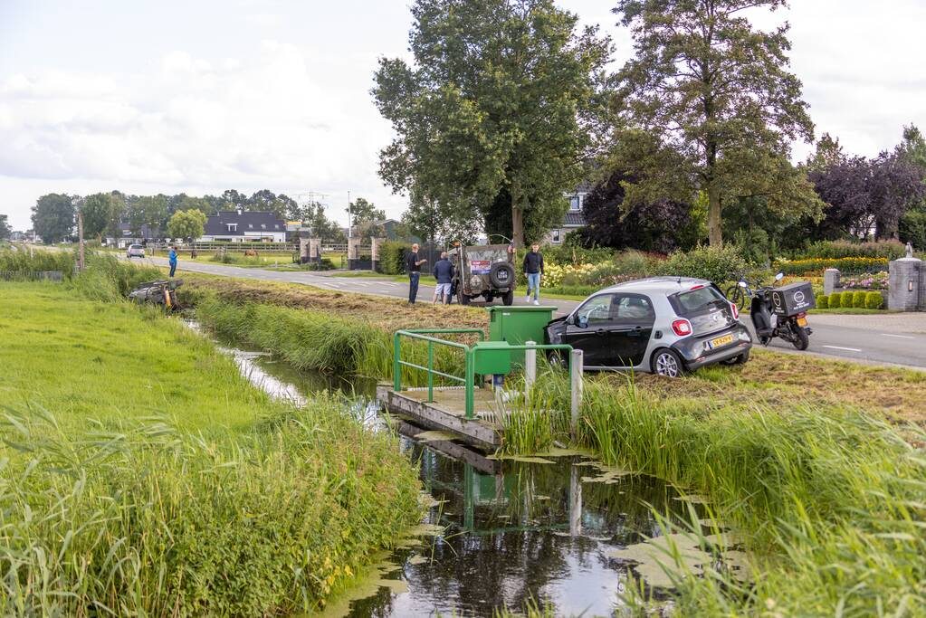 Tocht met oldtimer eindigt in sloot