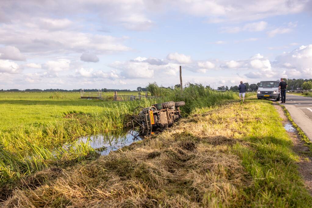 Tocht met oldtimer eindigt in sloot