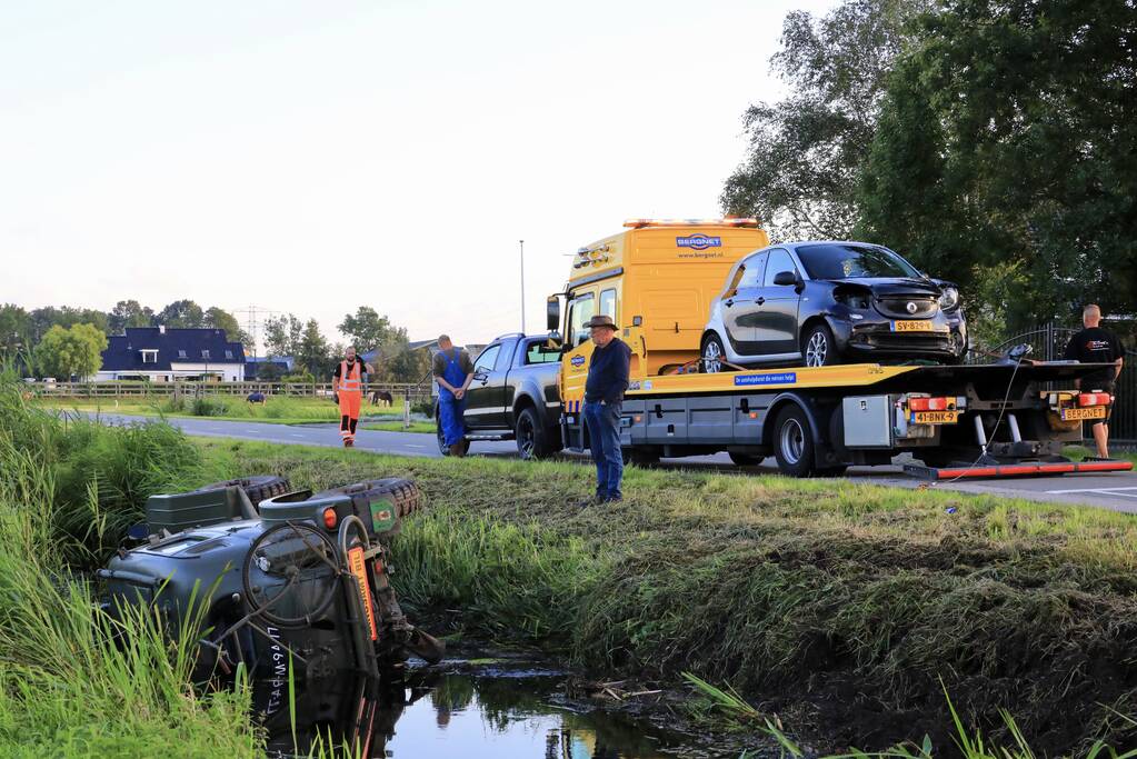 Tocht met oldtimer eindigt in sloot