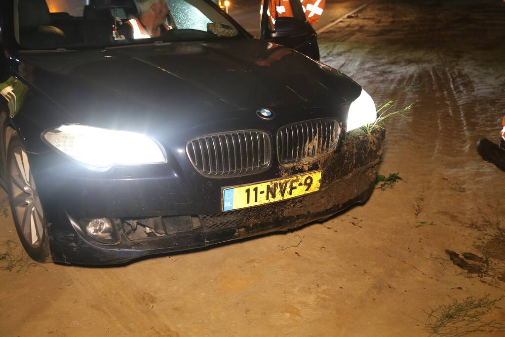Auto belandt in de sloot