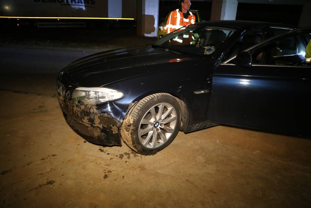 Auto belandt in de sloot