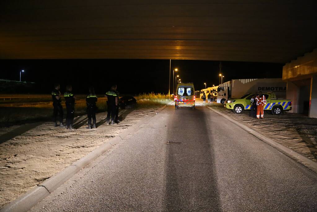 Auto belandt in de sloot