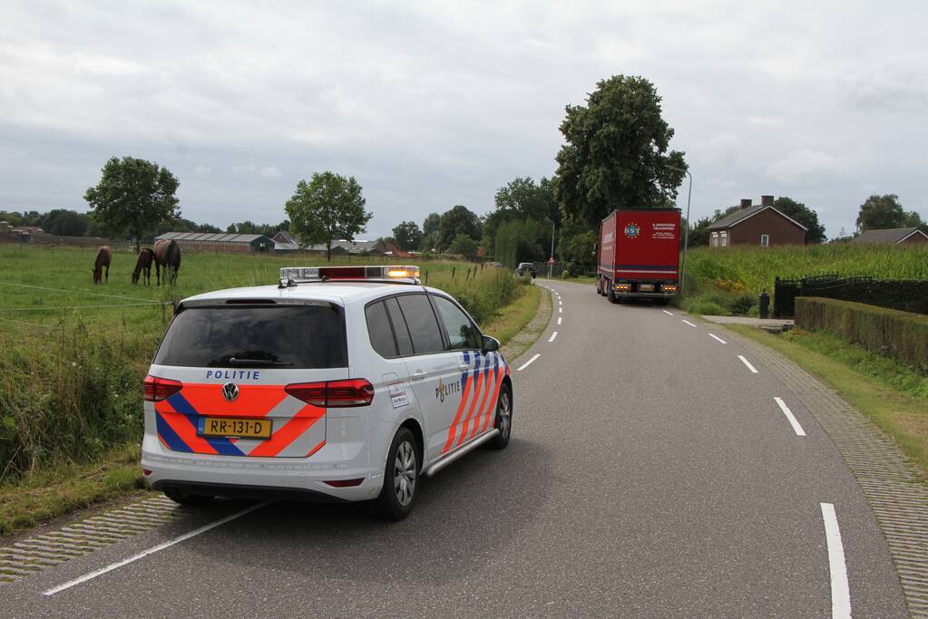 Wielrenner gewond bij botsing met vrachtwagen