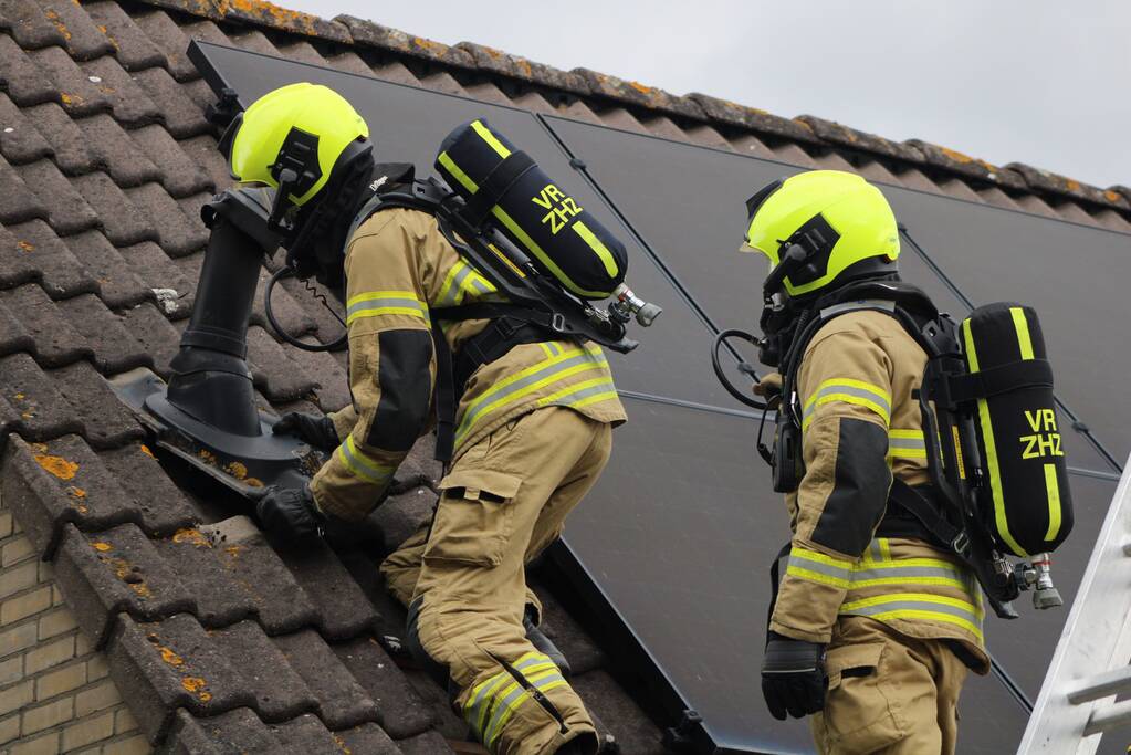 Huisdier gered bij woningbrand, bewoner gewond