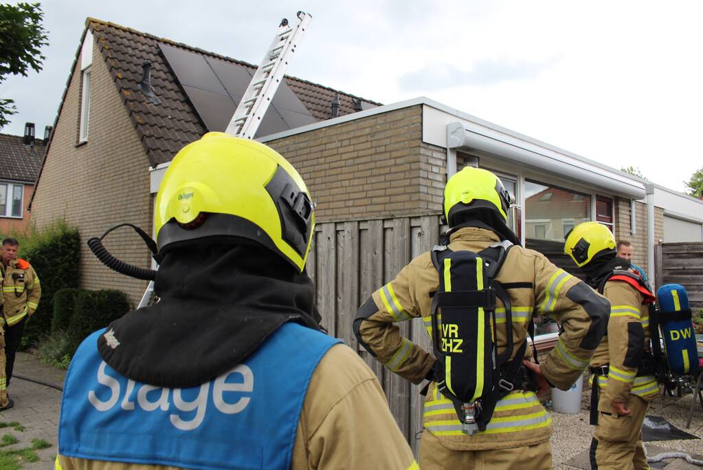Huisdier gered bij woningbrand, bewoner gewond