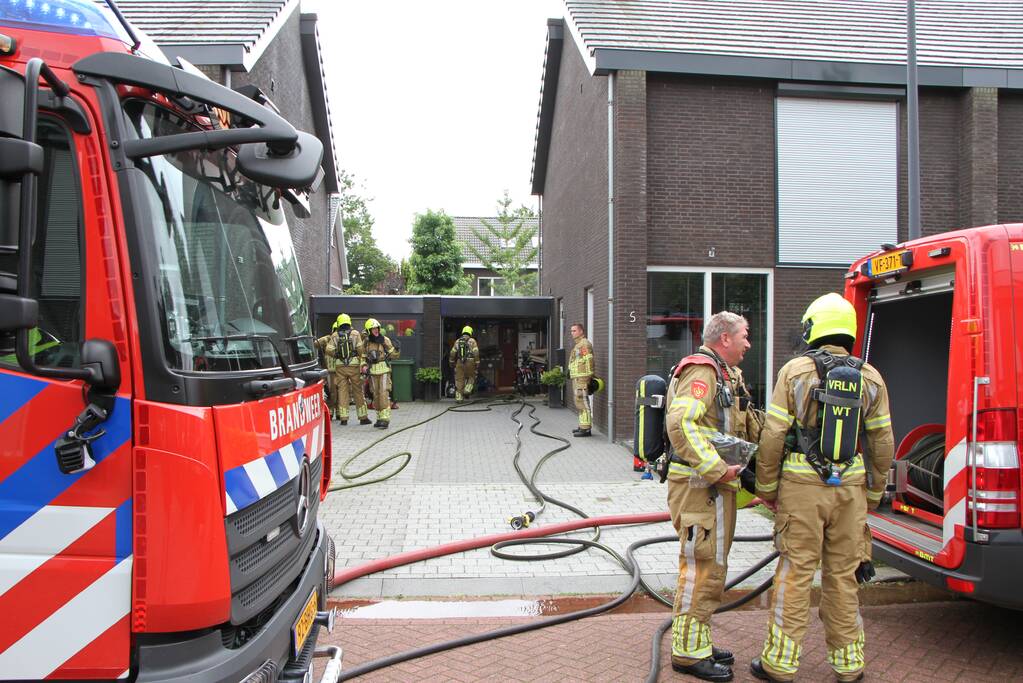 Persoon gewond bij brand in garage