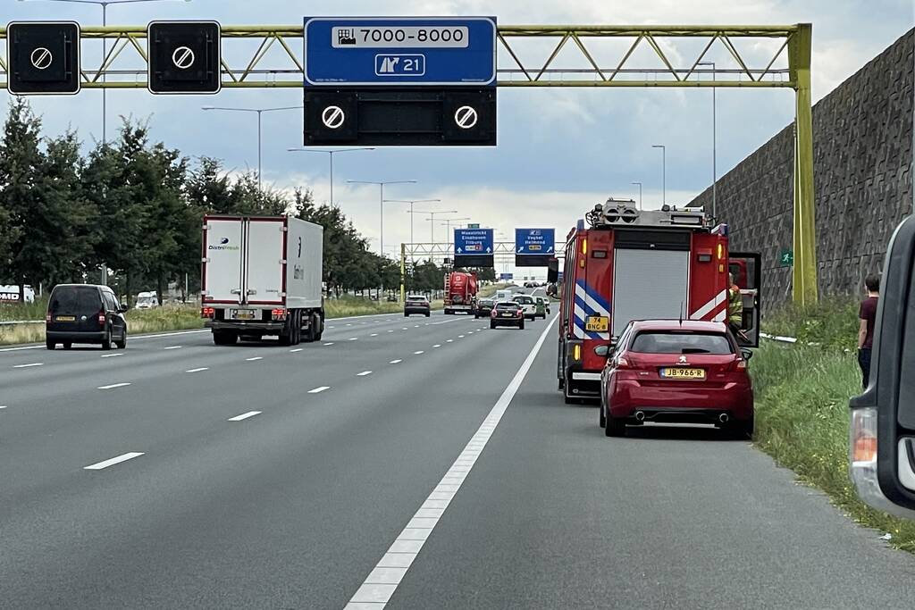 Brandweerwagen op weg naar brand wordt aangereden