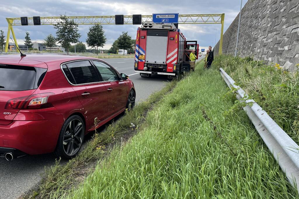 Brandweerwagen op weg naar brand wordt aangereden