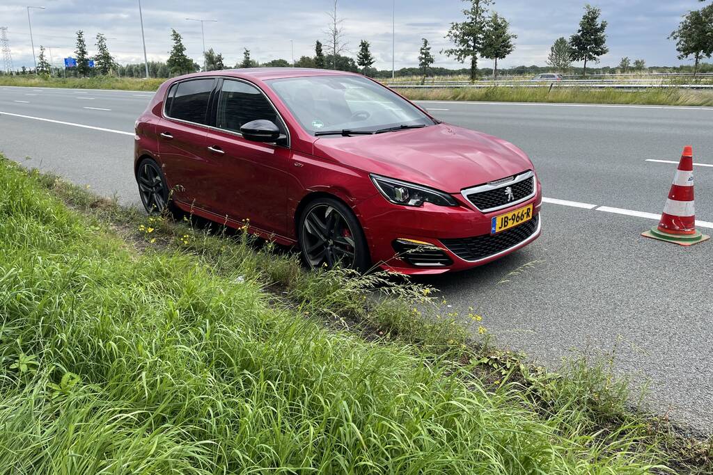 Brandweerwagen op weg naar brand wordt aangereden