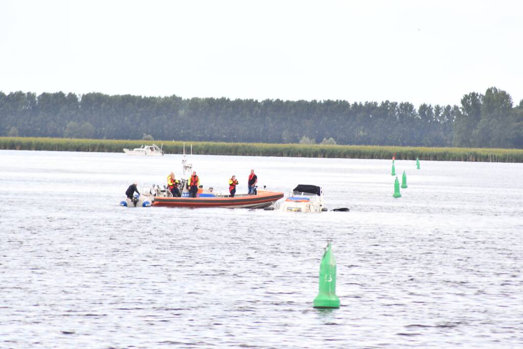 Plezierjacht zinkt in het Gooimeer