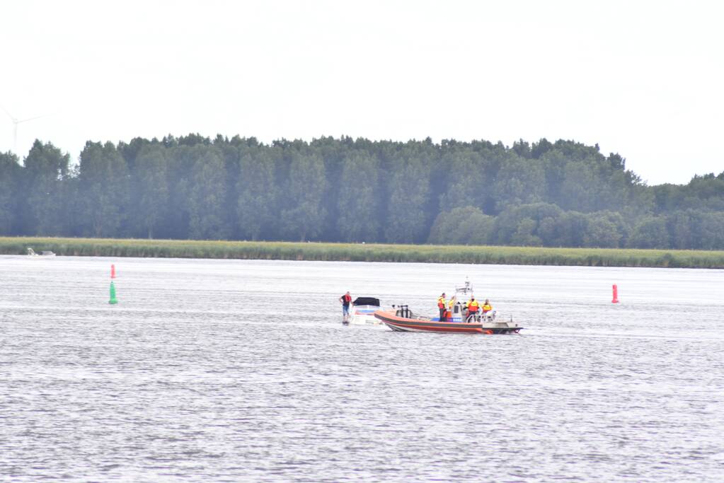 Plezierjacht zinkt in het Gooimeer