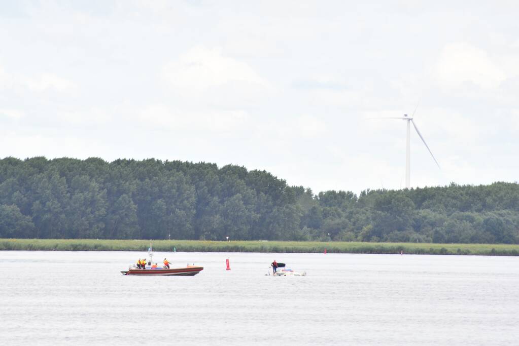 Plezierjacht zinkt in het Gooimeer