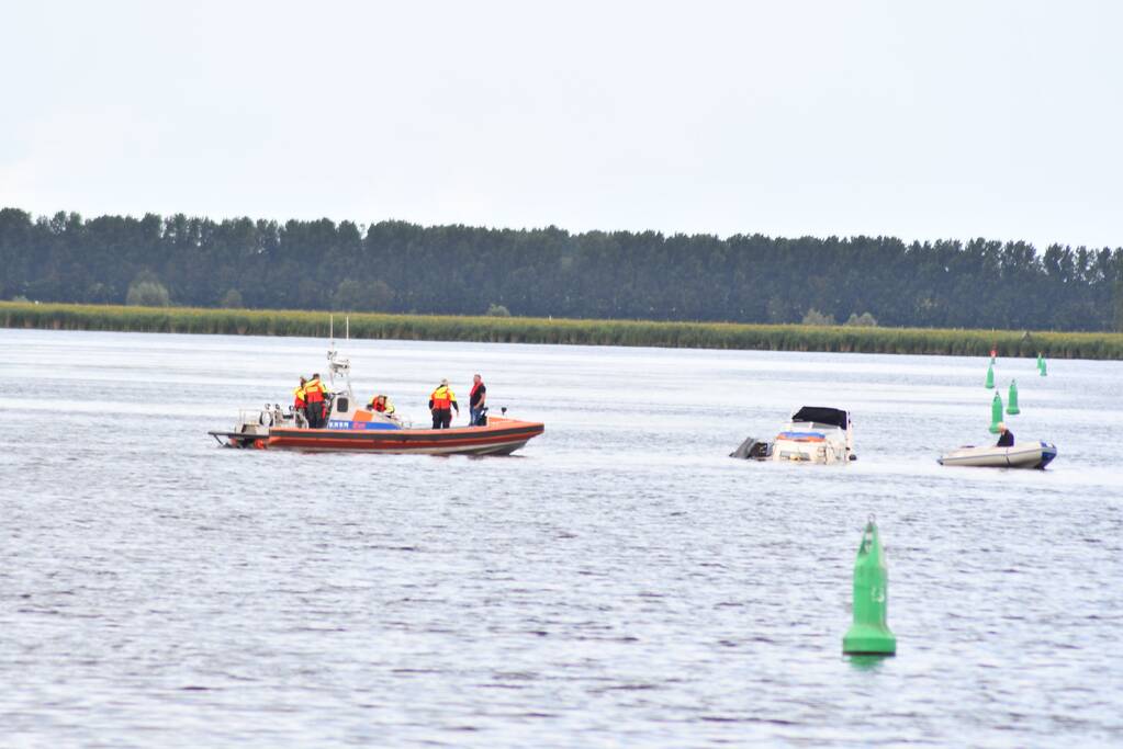 Plezierjacht zinkt in het Gooimeer