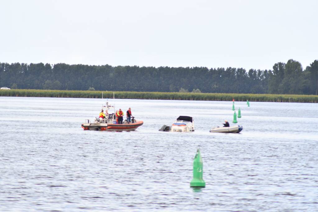 Plezierjacht zinkt in het Gooimeer