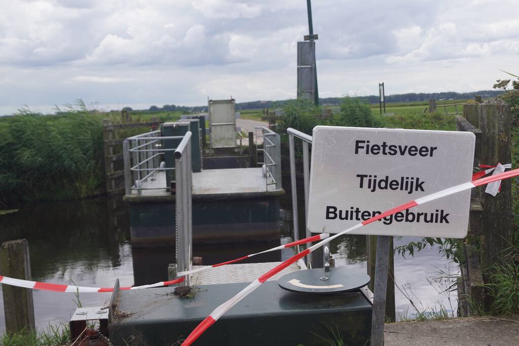 Fiets en voetgangerspont buitengebruik na vernielingen