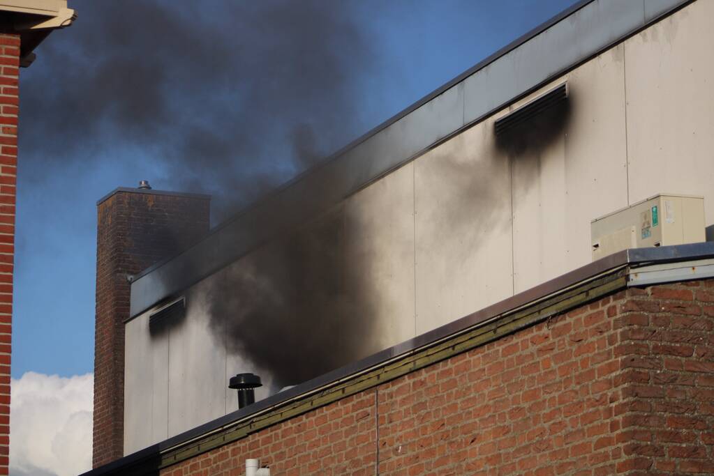 Veel giftige rook door brand in Bike Totaal