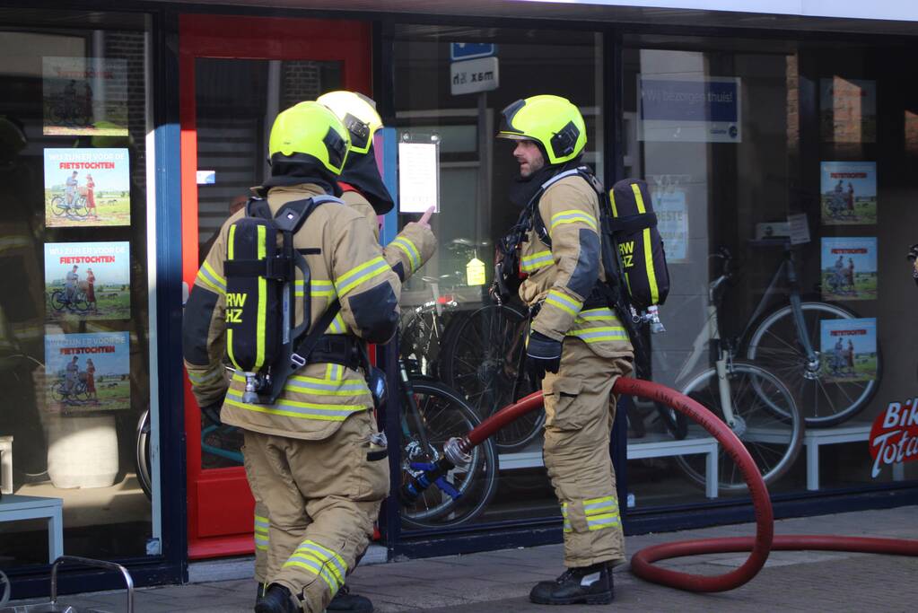 Veel giftige rook door brand in Bike Totaal