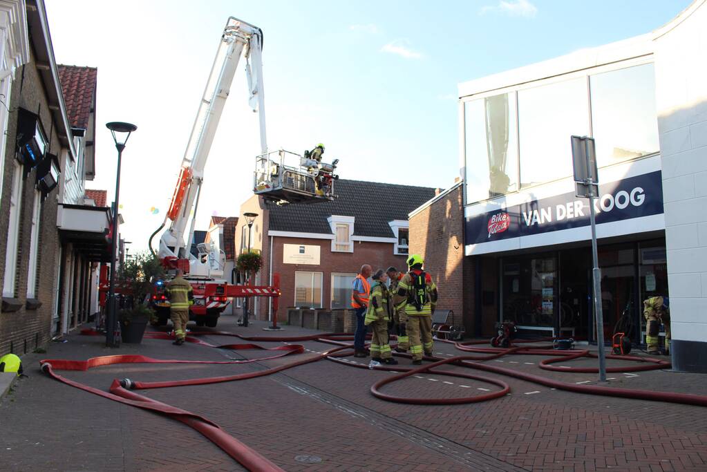 Veel giftige rook door brand in Bike Totaal