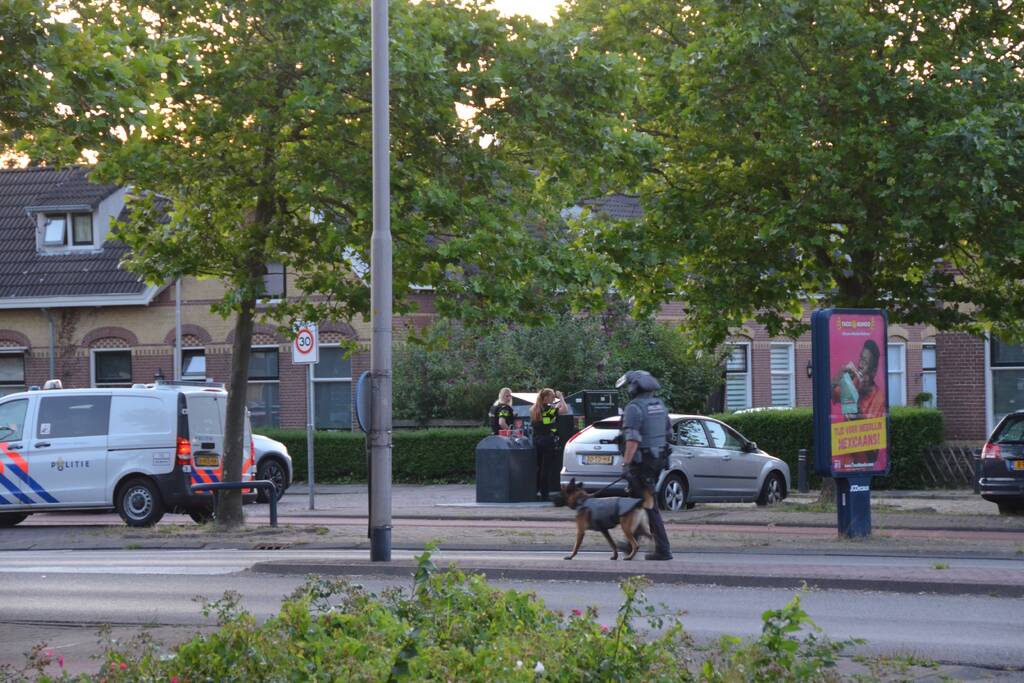 Politie lost meerdere schoten tijdens zoektocht naar man met vuurwapen