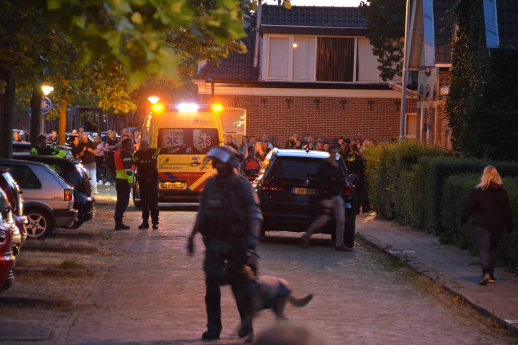 Politie lost meerdere schoten tijdens zoektocht naar man met vuurwapen